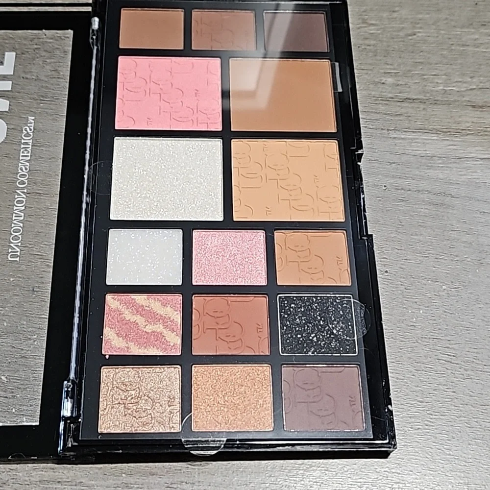 Makeup Bundle - Picture 5 of 9